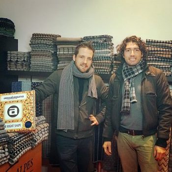 イケメン兄弟がプロデュース！肌触りなめらかなイタリア製マフラー